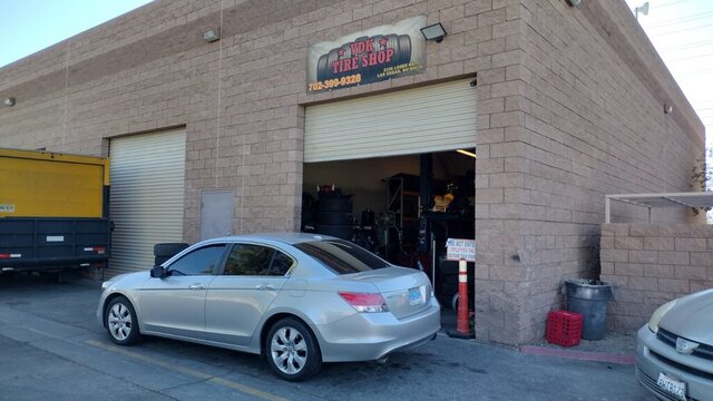 Silver Car Tire Shop 019 — VDK Tire Shop