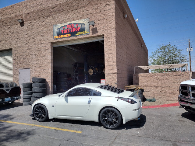 White Nissan 350Z Tire Shop 028 — VDK Tire Shop
