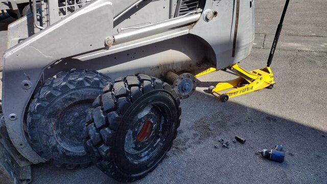 Skid Steer Tire Change 006 — VDK Tire Shop