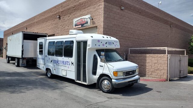 Fancy Pants Mobile Grooming Bus 002 — VDK Tire Shop