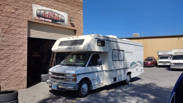 White Jamboree RV At Tire Shop 003 — VDK Tire Shop