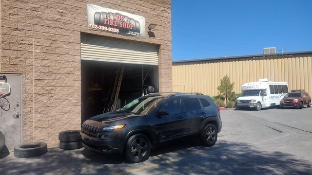 Black Jeep Cherokee Tire Shop 001 — VDK Tire Shop