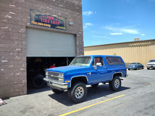 Blue Chevy Blazer Tire Shop 039 — VDK Tire Shop