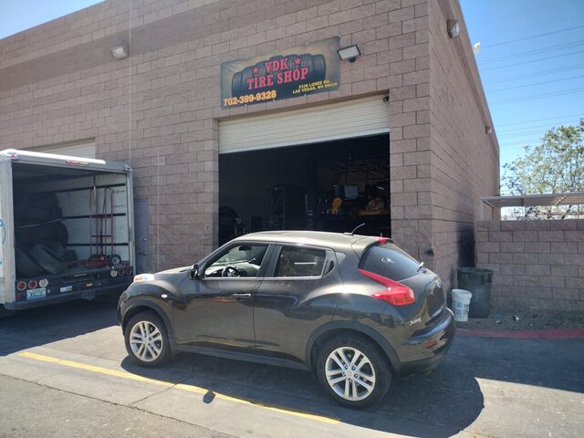 Nissan Juke At Tire Shop 020 — VDK Tire Shop