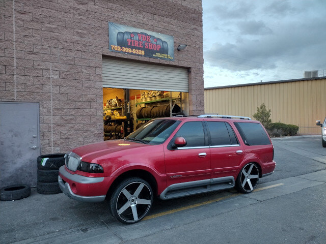 Red Lincoln Navigator Tire Shop 002 — VDK Tire Shop