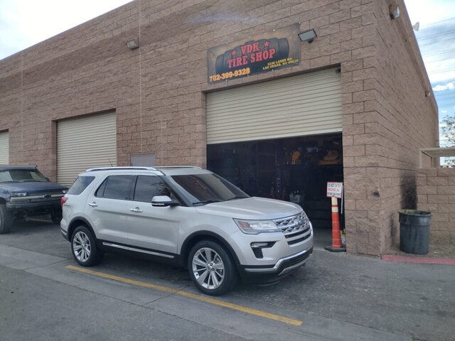 Silver Ford Explorer Outside Tire Shop 017 — VDK Tire Shop
