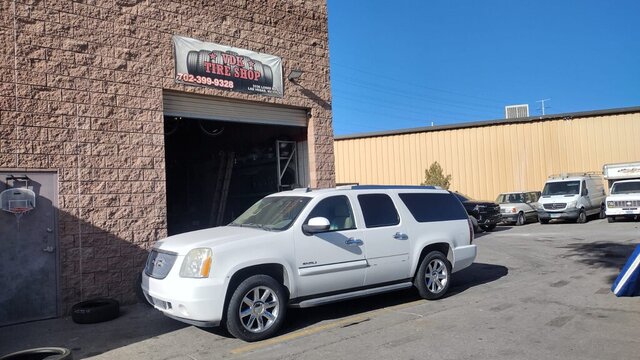 White Gmc Yukon Xl Denali 013 — VDK Tire Shop