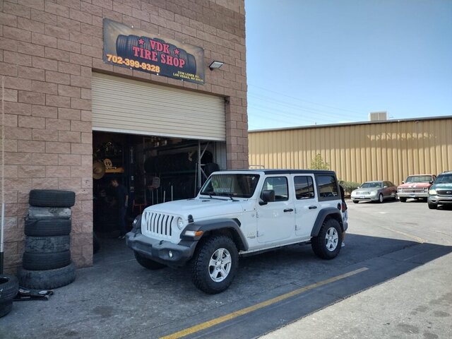 White Jeep Wrangler Tire Shop 025 — VDK Tire Shop