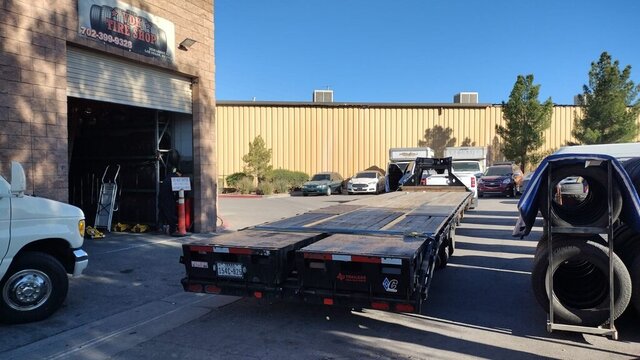 Flatbed Tow Truck Tire Shop 010 — VDK Tire Shop