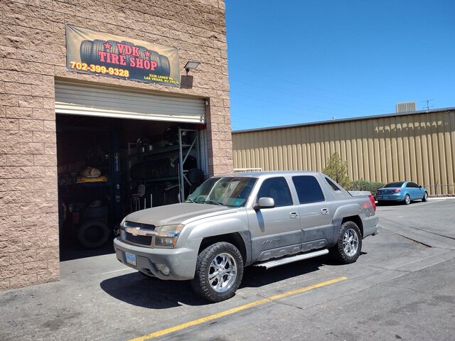Silver Chevy Avalanche Tire Shop 067 — VDK Tire Shop
