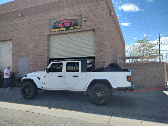 White Jeep Gladiator Tire Shop 040 — VDK Tire Shop