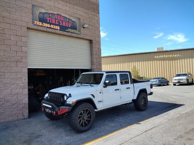 White Jeep Gladiator Tire Shop 072 — VDK Tire Shop