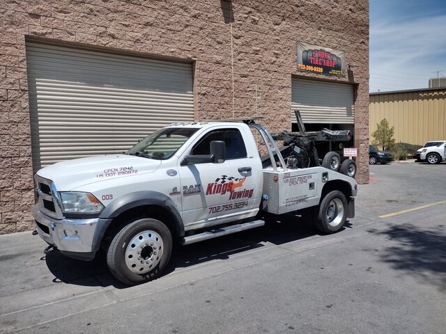 White Kings Towing Truck 047 — VDK Tire Shop